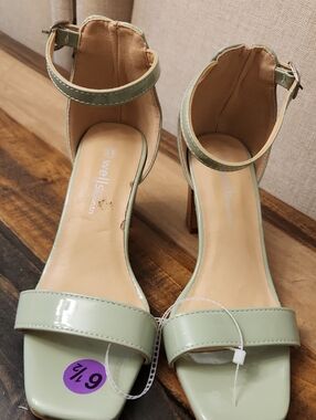 Women's Ankle-Strap Heels in Light Green Size  6.5